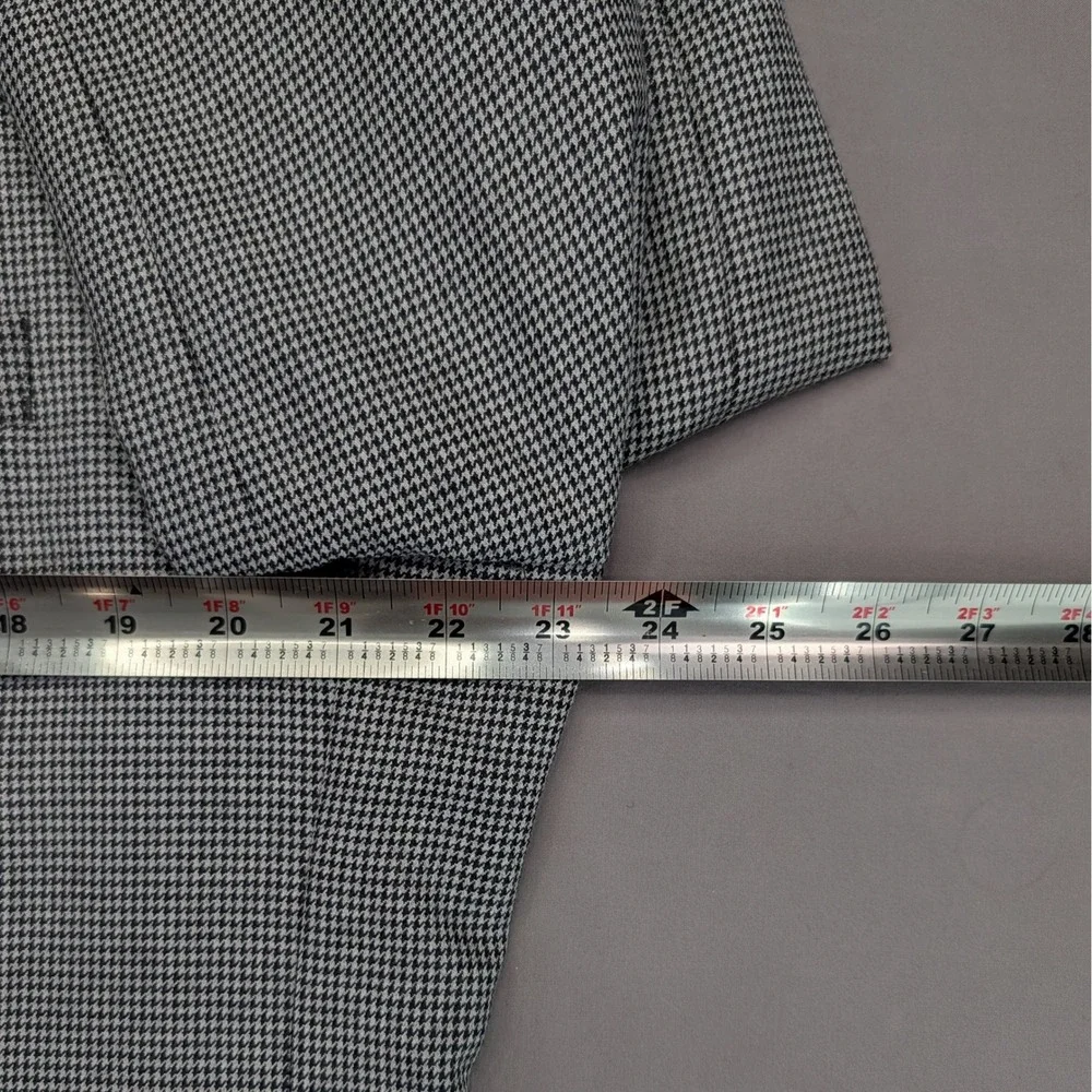 Jos A Bank Wool Houndstooth Blazer 44S Gray Classic Sport Coat